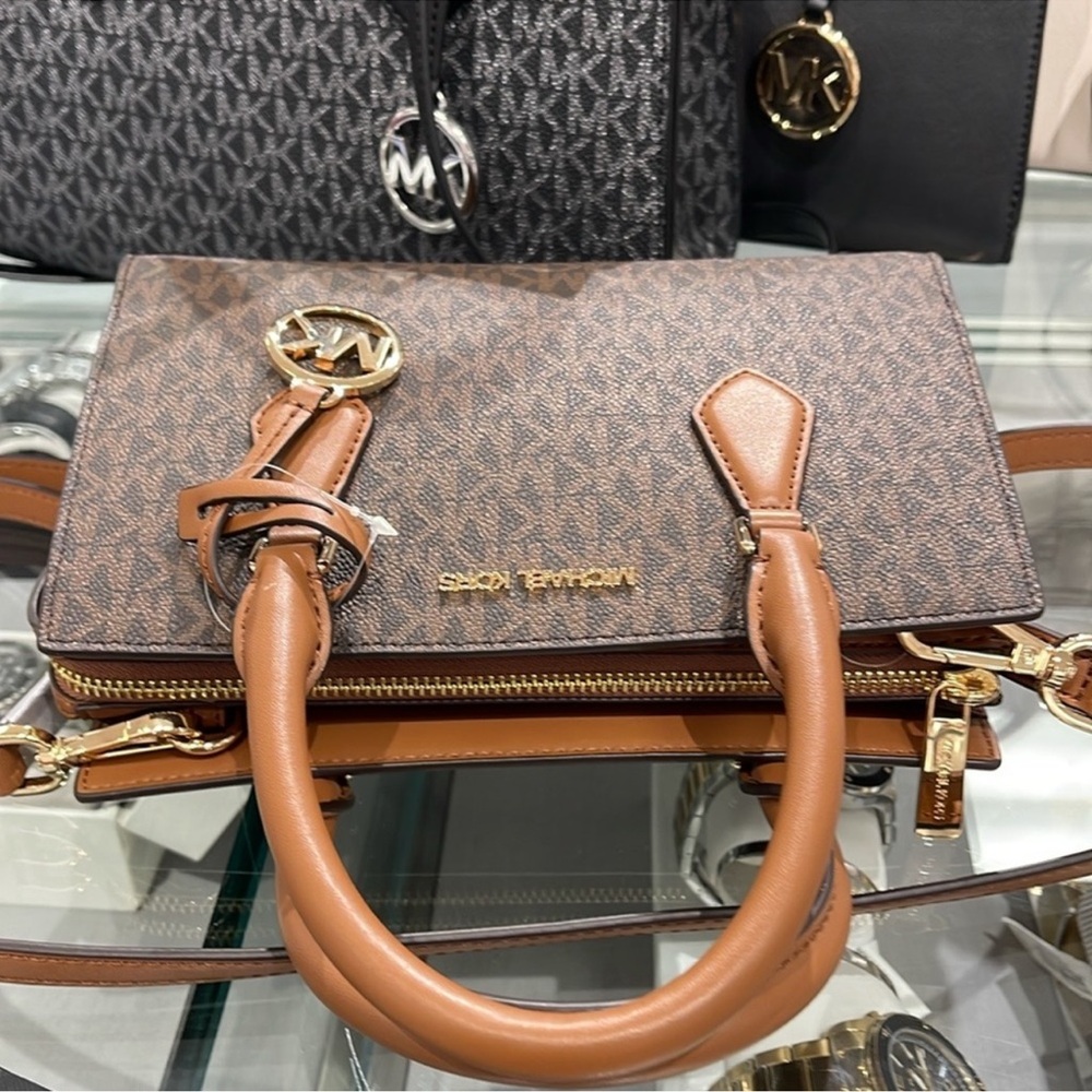 Michael Kors Small Sheila Satchel Crossbody
Bag Brown
NWT - Picture 7 of 16